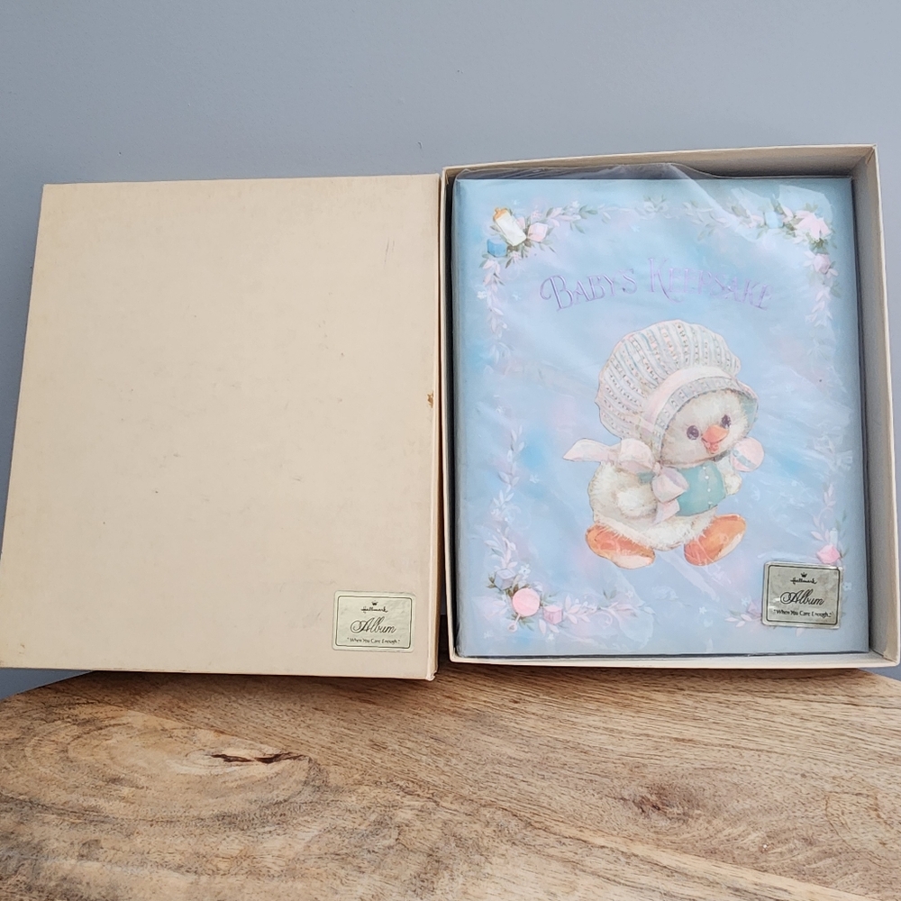 Hallmark Vintage Neutral Baby Keepsake Book in Original Box